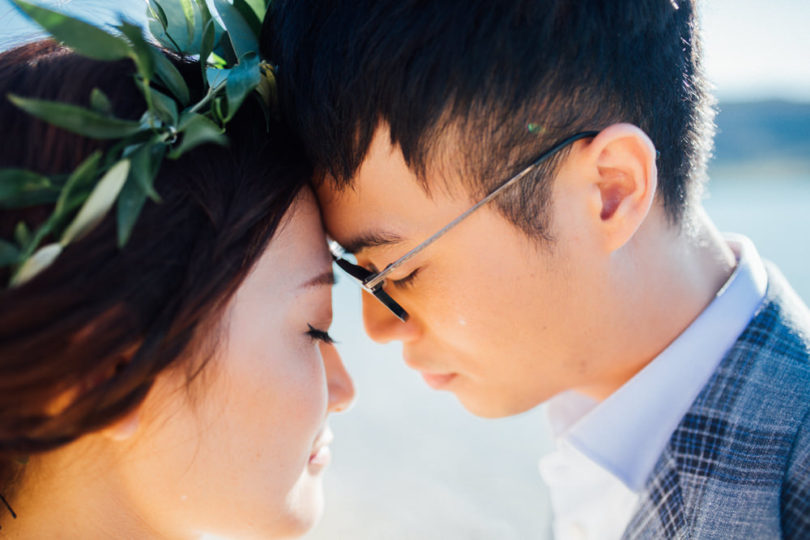 Un mariage pastel au Château Margui dans le Var - A découvrir sur www.lamarieeauxpiedsnus.com - Photos : Alex Tome Photography