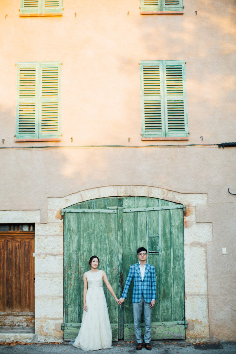 Un mariage pastel au Château Margui dans le Var - A découvrir sur www.lamarieeauxpiedsnus.com - Photos : Alex Tome Photography