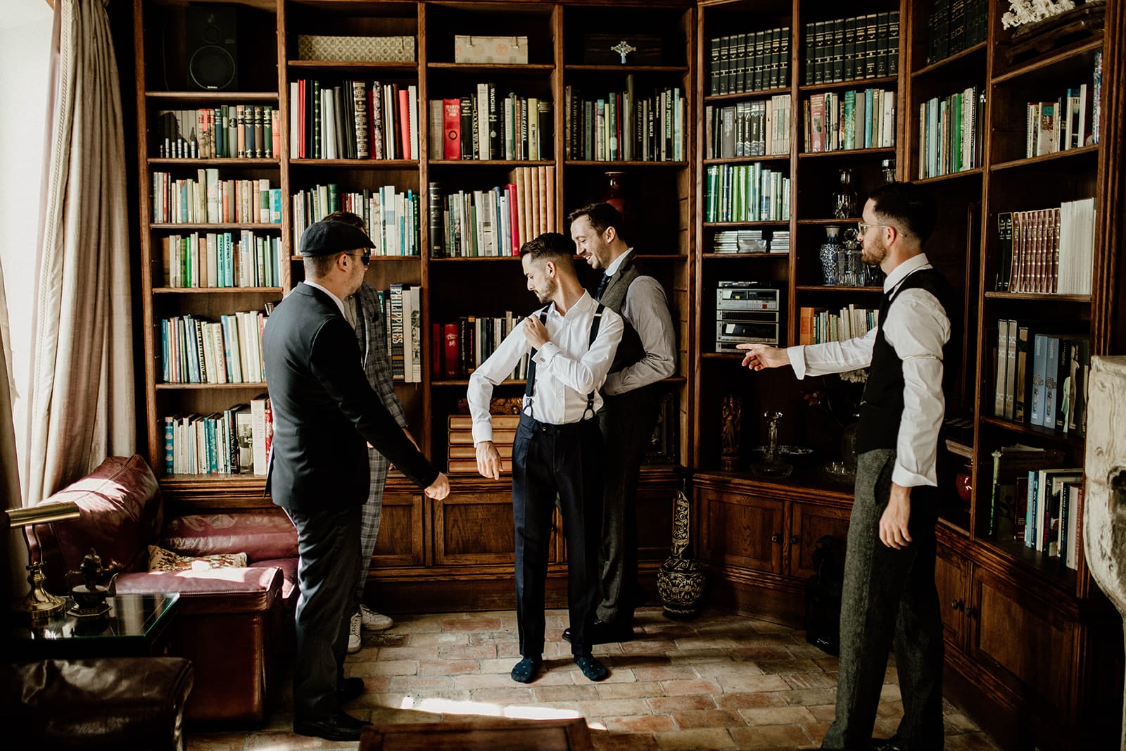 Un mariage sur le thème de Peaky Blinders au Château Haute Germaine - la  mariee aux pieds nus