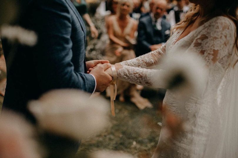 Un mariage inspiré par Peaky Blinders au Domaine de Voisenon en Seine-et-Marne - Photos : Gwendoline Noir - Blog mariage : La mariée aux pieds nus
