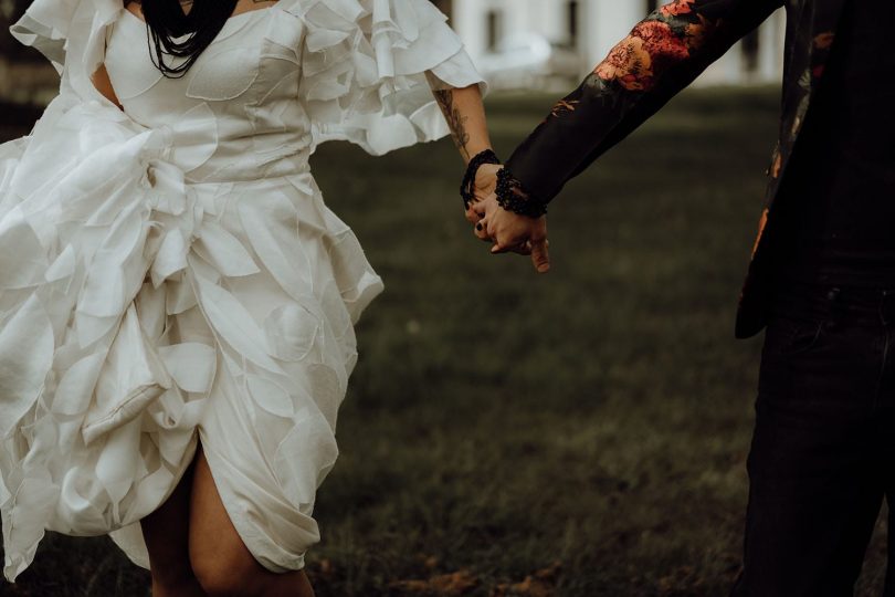 Un mariage en petit comité au Domaine des Hayes près de Rennes - Photos : Lilipop Photographie - Blog mariage : La mariée aux pieds nus