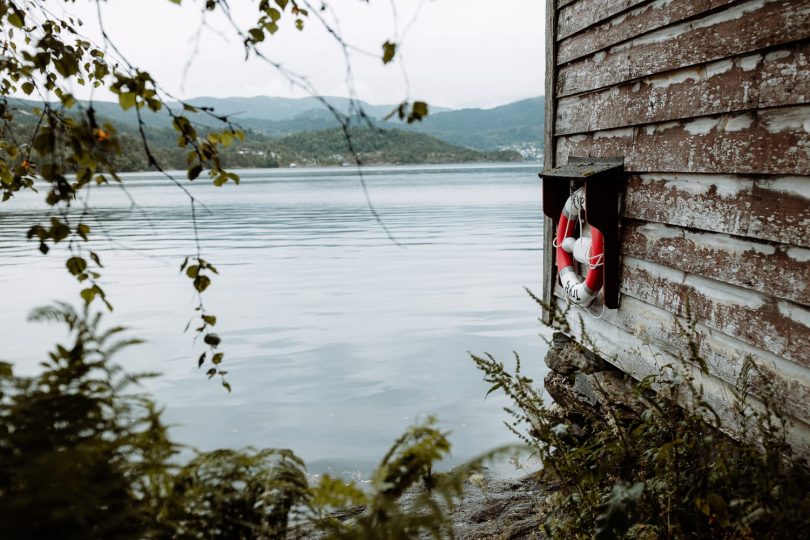 Un mariage en petit comité en Norvège - Photos : Marion Saettele - Blog mariage : La mariée aux pieds nus