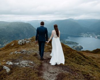 Un mariage en petit comité en Norvège - Photos : Marion Saettele - Blog mariage : La mariée aux pieds nus