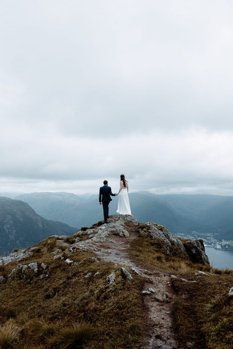 Un mariage en petit comité en Norvège - Photos : Marion Saettele - Blog mariage : La mariée aux pieds nus