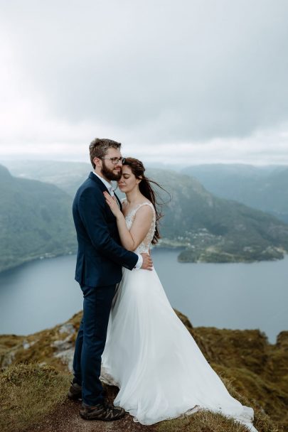 Un mariage en petit comité en Norvège - Photos : Marion Saettele - Blog mariage : La mariée aux pieds nus