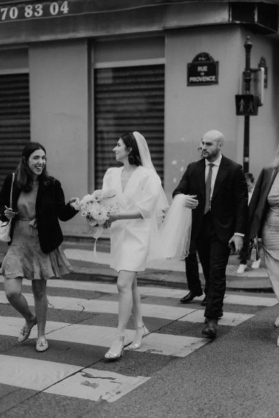 Un mariage en petit comité à Paris - Photos : Lika Banshoya - Blog mariage : La mariée aux pieds nus