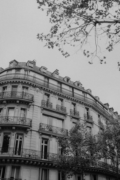 Un mariage en petit comité à Paris - Photos : Lika Banshoya - Blog mariage : La mariée aux pieds nus