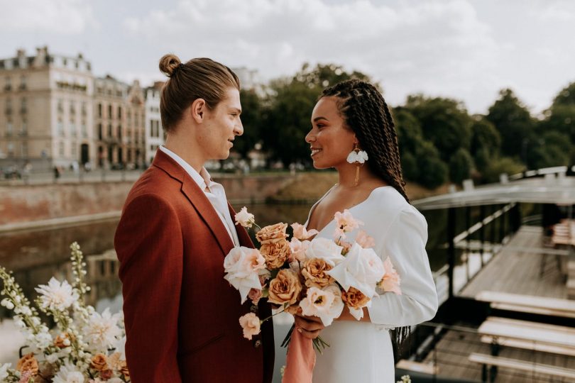 Un mariage en petit comité sur une péniche à Lille - Photographe : Anaïs Bizet - Blog mariage : La mariée aux pieds nus