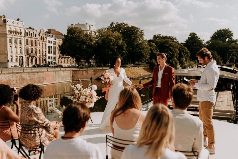 Un mariage en petit comité sur une péniche à Lille - Photographe : Anaïs Bizet - Blog mariage : La mariée aux pieds nus