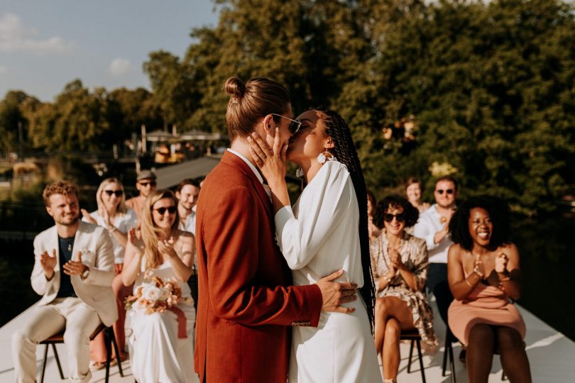 Un mariage en petit comité sur une péniche à Lille - Photographe : Anaïs Bizet - Blog mariage : La mariée aux pieds nus