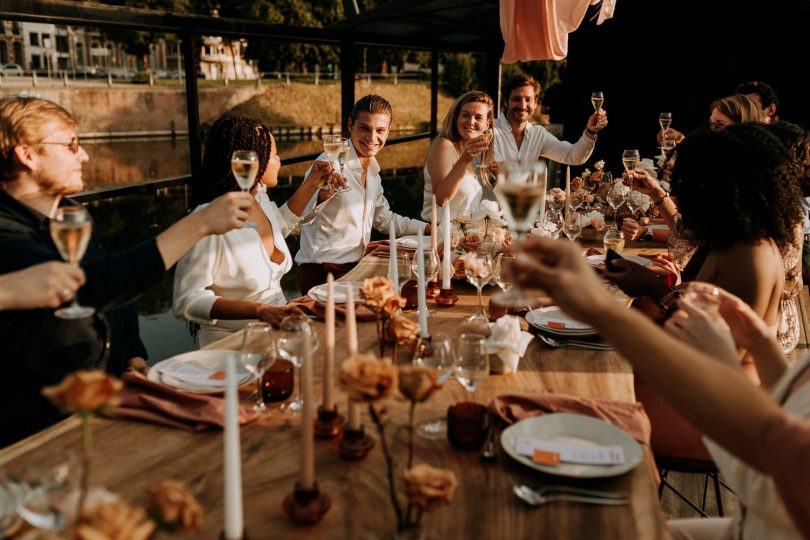 Un mariage en petit comité sur une péniche à Lille - Photographe : Anaïs Bizet - Blog mariage : La mariée aux pieds nus