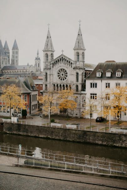 Un mariage en petit comité à Tournai en Belgique - Photos : Forever - Blog mariage : La mariée aux pieds nus