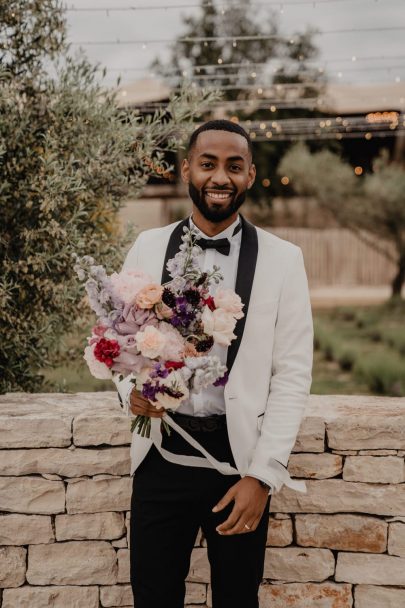 Un mariage violet en petit comité au Domaine de Brès - Photos : Brune Photographie - Blog mariage : La mariée aux pieds nus