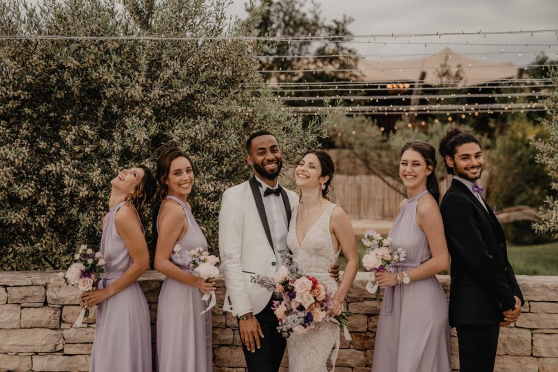 Un mariage violet en petit comité au Domaine de Brès - Photos : Brune Photographie - Blog mariage : La mariée aux pieds nus