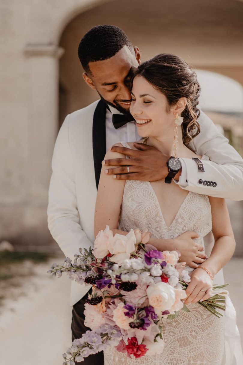 Un mariage violet en petit comité au Domaine de Brès - Photos : Brune Photographie - Blog mariage : La mariée aux pieds nus