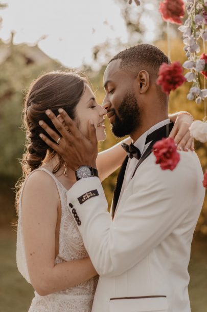 Un mariage violet en petit comité au Domaine de Brès - Photos : Brune Photographie - Blog mariage : La mariée aux pieds nus