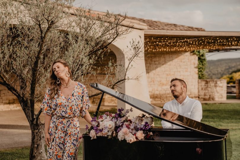 Un mariage violet en petit comité au Domaine de Brès - Photos : Brune Photographie - Blog mariage : La mariée aux pieds nus