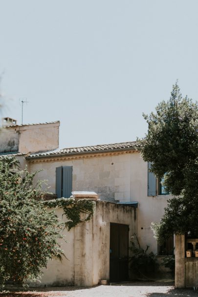 Un mariage au Domaine de Villary près de Nimes - Photos : Phan Tien Photography - Blog mariage : La mariée aux pieds nus