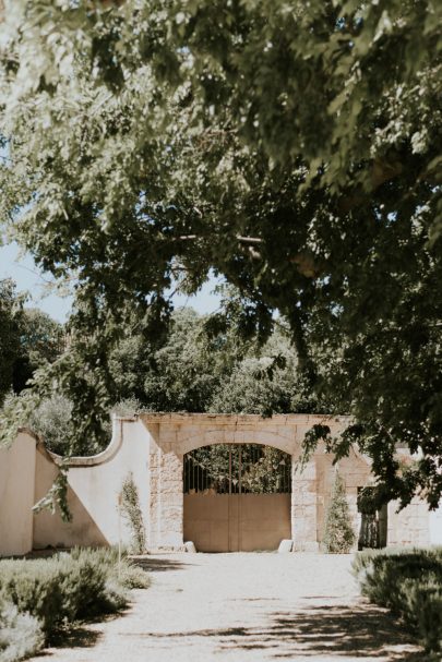 Un mariage au Domaine de Villary près de Nimes - Photos : Phan Tien Photography - Blog mariage : La mariée aux pieds nus