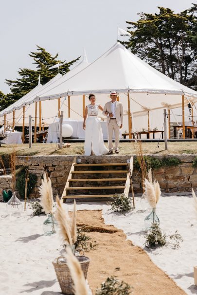 Un mariage sur la plage à Carnac en Bretagne - Photos : Arthur Joncour - Blog mariage : La mariée aux pieds nus