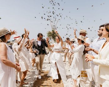 Un mariage sur la plage à Carnac en Bretagne - Photos : Arthur Joncour - Blog mariage : La mariée aux pieds nus