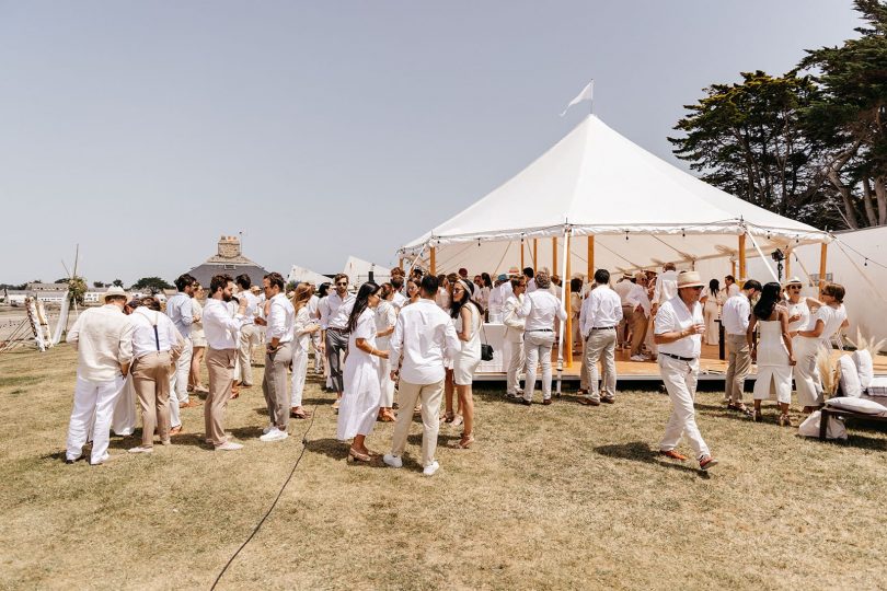 Un mariage sur la plage à Carnac en Bretagne - Photos : Arthur Joncour - Blog mariage : La mariée aux pieds nus