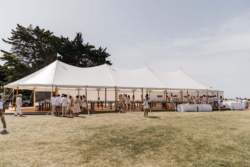 Un mariage sur la plage à Carnac en Bretagne - Photos : Arthur Joncour - Blog mariage : La mariée aux pieds nus