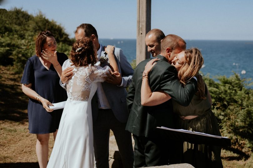 Un mariage sur la plage à la Villa Savheol en Bretagne - Photos : Solène Lagant - Blog mariage : La mariée aux pieds nus