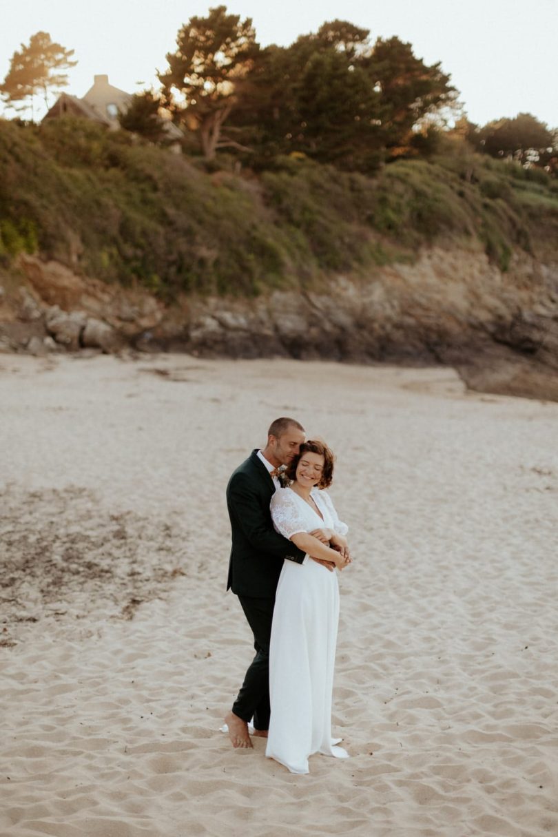 Un mariage sur la plage à la Villa Savheol en Bretagne - Photos : Solène Lagant - Blog mariage : La mariée aux pieds nus