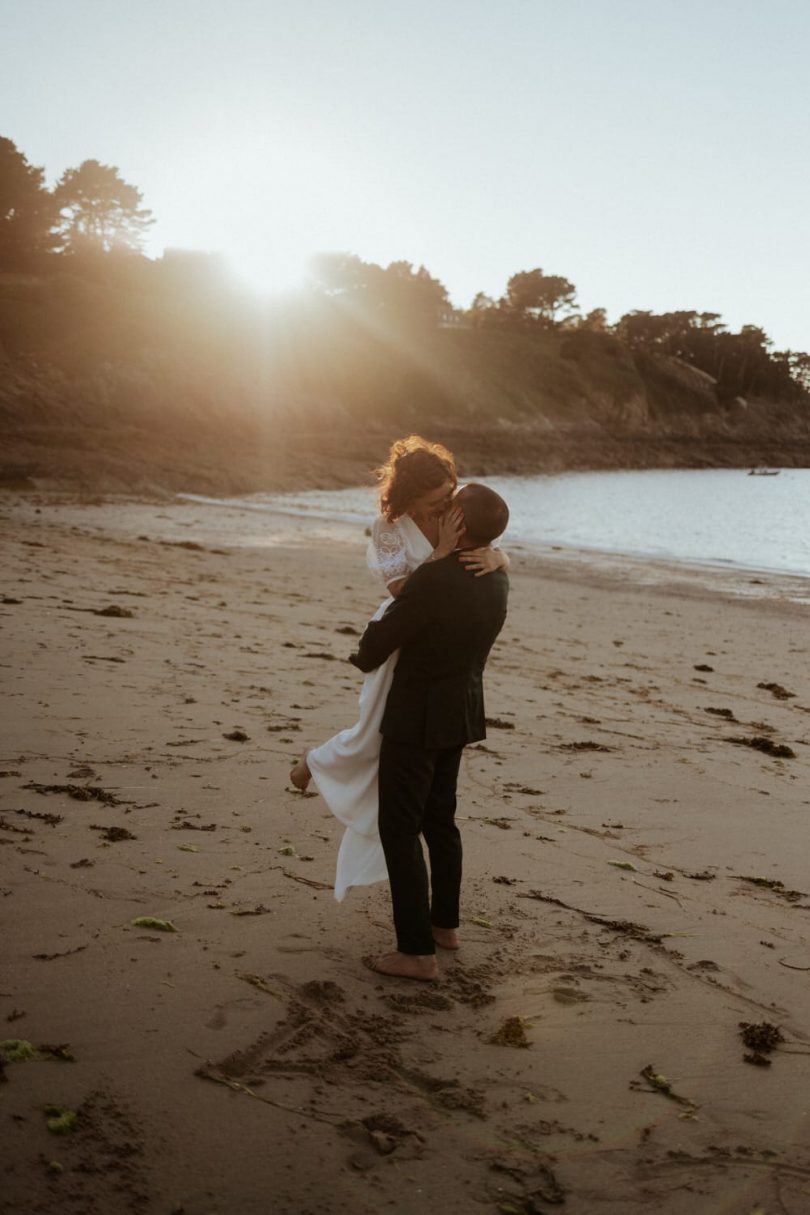 Un mariage sur la plage à la Villa Savheol en Bretagne - Photos : Solène Lagant - Blog mariage : La mariée aux pieds nus