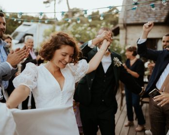Un mariage sur la plage à la Villa Savheol en Bretagne - Photos : Solène Lagant - Blog mariage : La mariée aux pieds nus