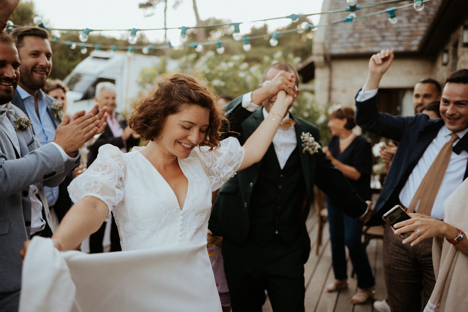 Un mariage sur la plage à la Villa Savheol en Bretagne - Photos : Solène Lagant - Blog mariage : La mariée aux pieds nus