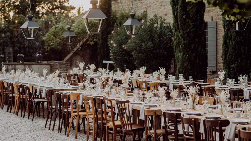 Un mariage bohème près d'Avignon en Provence - Photos : Alexandra Maldémé - Organisation et décoration : Artis Evenement - Blog mariage : La mariée aux pieds nus