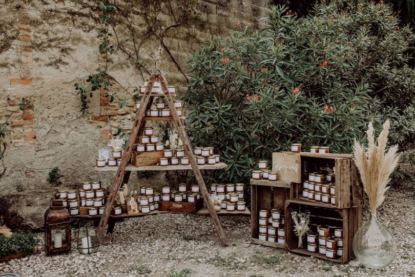 Un mariage bohème près d'Avignon en Provence - Photos : Alexandra Maldémé - Organisation et décoration : Artis Evenement - Blog mariage : La mariée aux pieds nus