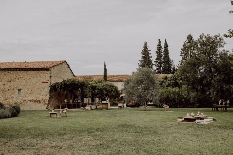 Un mariage bohème près d'Avignon en Provence - Photos : Alexandra Maldémé - Organisation et décoration : Artis Evenement - Blog mariage : La mariée aux pieds nus