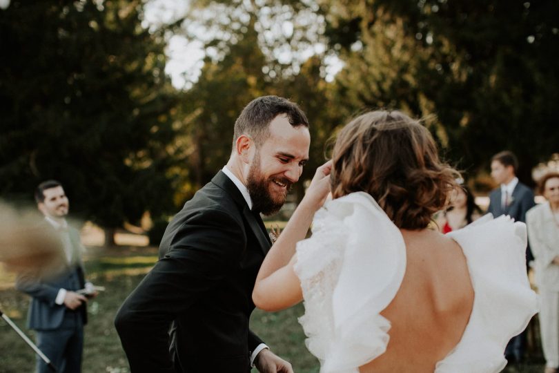 Un mariage chic au Domaine des Grottes en Provence - Photo et vidéo : Pinewood Weddings - Blog mariage : La mariée aux pieds nus