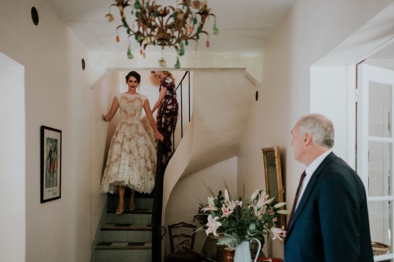 Un mariage en rose et bordeaux au mas des Thyms en Provence - A découvrir sur le blog La mariée aux pieds nus - Photos : Laurent Brouzet