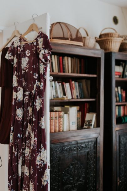 Un mariage en rose et bordeaux au mas des Thyms en Provence - A découvrir sur le blog La mariée aux pieds nus - Photos : Laurent Brouzet