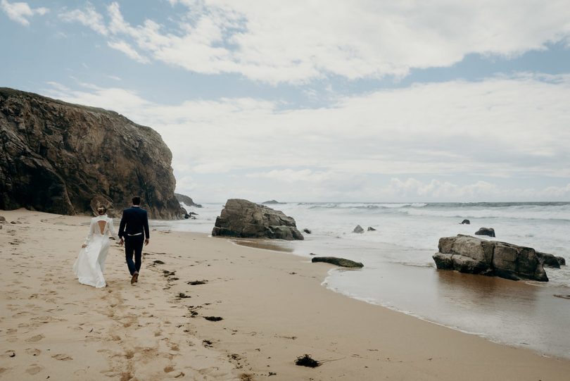 Un mariage sur la côte sauvage de Quiberon - La mariée aux pieds nus