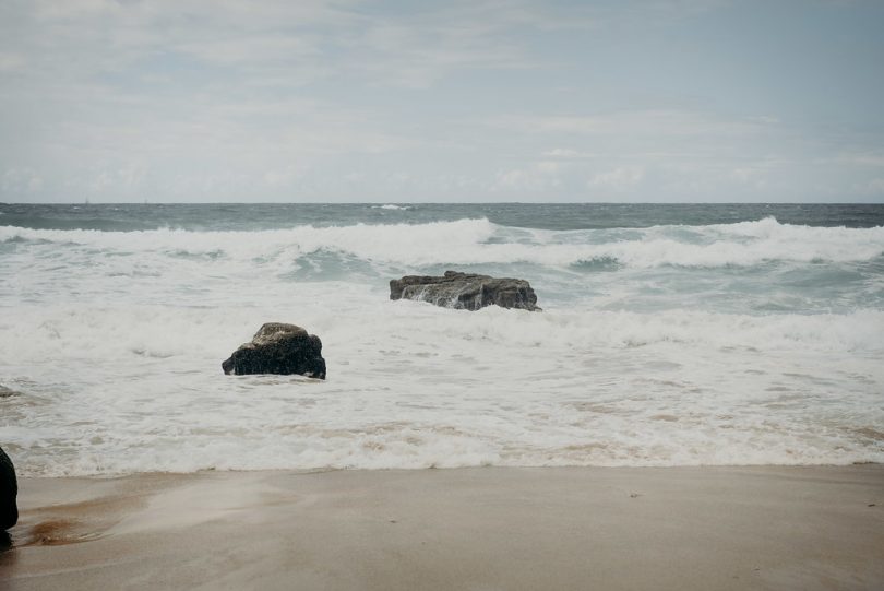 Un mariage sur la côte sauvage de Quiberon - La mariée aux pieds nus