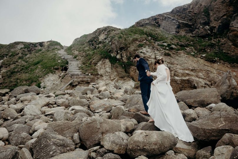 Un mariage sur la côte sauvage de Quiberon - La mariée aux pieds nus