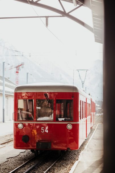 Un mariage en hiver au Refuge du Montenvers à Chamonix - Photos : Capyture - Blog mariage : La mariée aux pieds nus