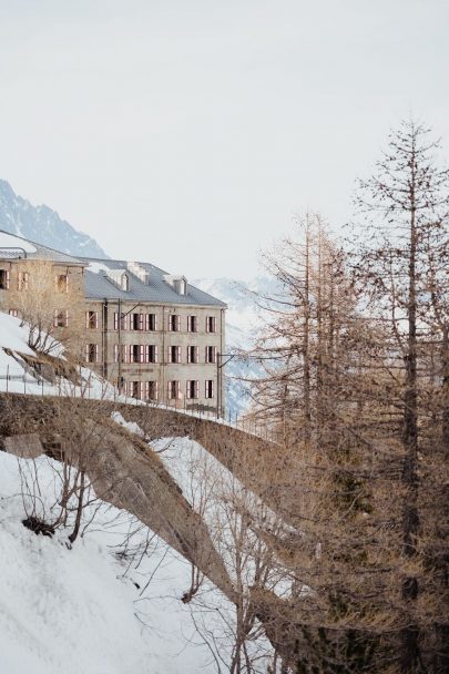 Un mariage en hiver au Refuge du Montenvers à Chamonix - Photos : Capyture - Blog mariage : La mariée aux pieds nus