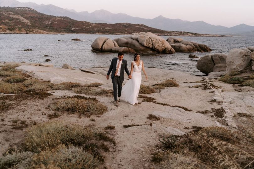 Un mariage au Rocher à Punta di Spano en Corse - Photos : Lorenzo Accardi - Blog mariage : La mariée aux pieds nus