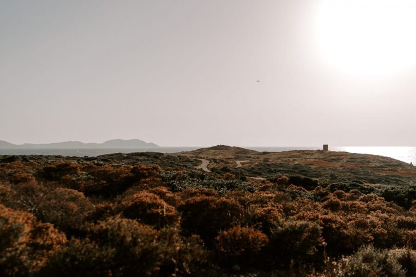 Un mariage au Rocher à Punta di Spano en Corse - Photos : Lorenzo Accardi - Blog mariage : La mariée aux pieds nus