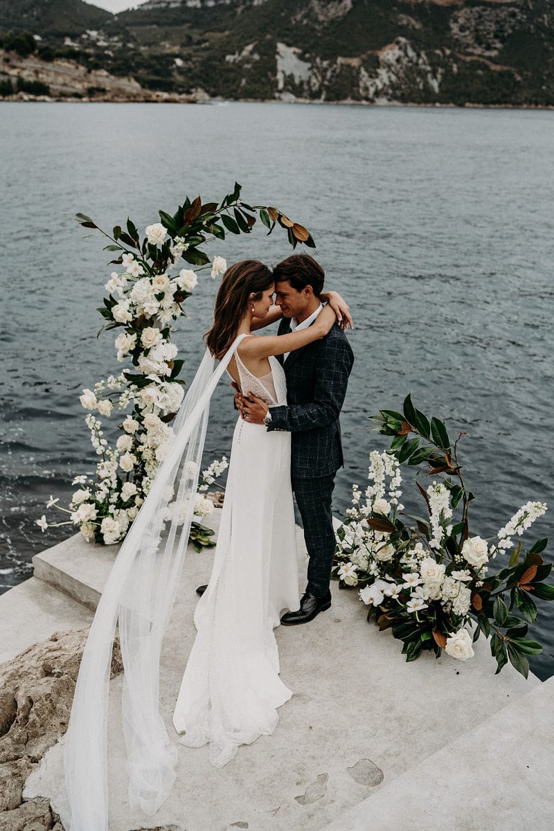 Un mariage à l'Hôtel des Roches Blanches sur la Côte d'Azur - Photos : Lorenzo Accardi - Blog mariage : La mariée aux pieds nus