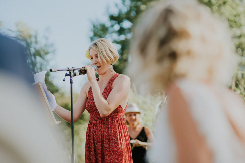 Un mariage rock dans le jardin de la maison familiale - A découvrir sur le blog mariage www.lamarieeauxpiedsnus.com - Photos : Benjamin Le Du Photography