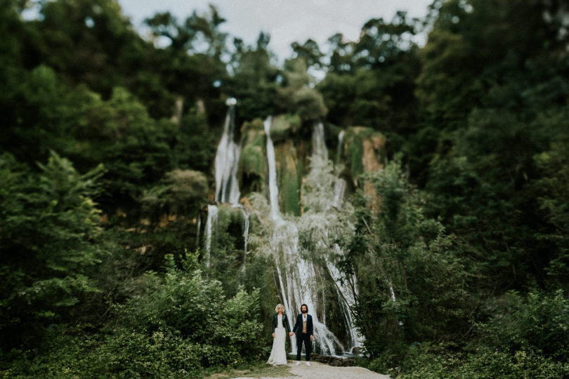 Un mariage rock dans le jardin de la maison familiale - A découvrir sur le blog mariage www.lamarieeauxpiedsnus.com - Photos : Benjamin Le Du Photography