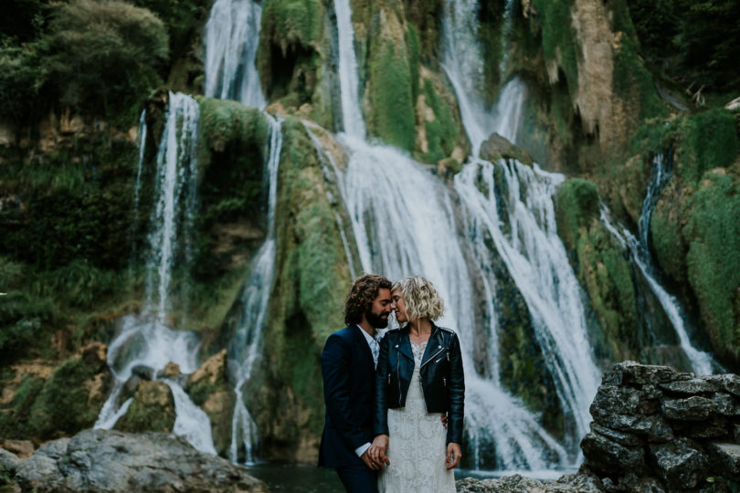 Un mariage rock dans le jardin de la maison familiale - A découvrir sur le blog mariage www.lamarieeauxpiedsnus.com - Photos : Benjamin Le Du Photography