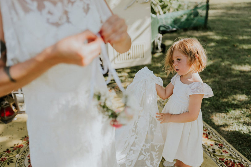 Un mariage rock dans le jardin de la maison familiale - A découvrir sur le blog mariage www.lamarieeauxpiedsnus.com - Photos : Benjamin Le Du Photography